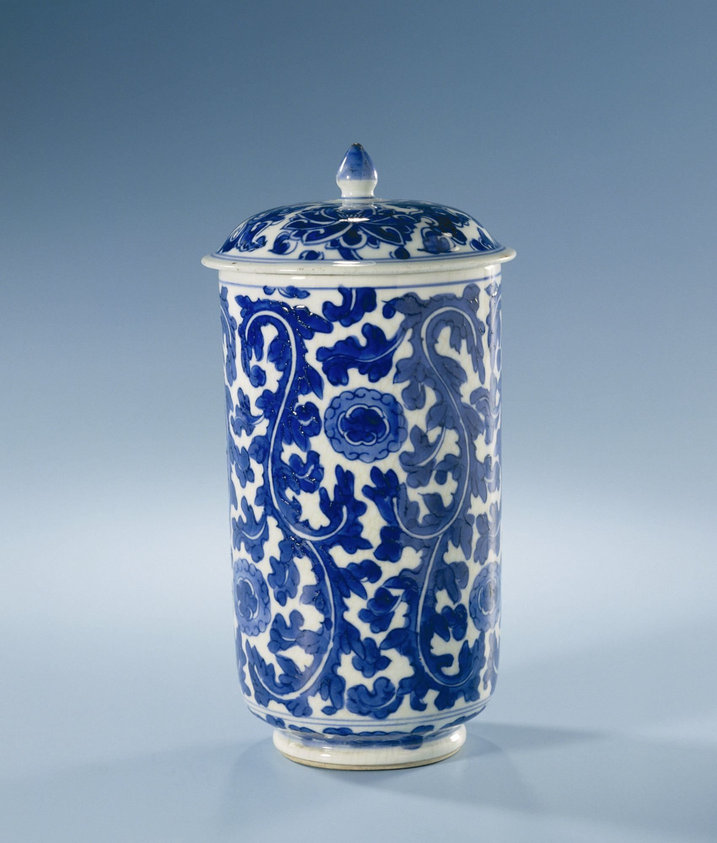 Covered cylindrical beaker with leaf-motif