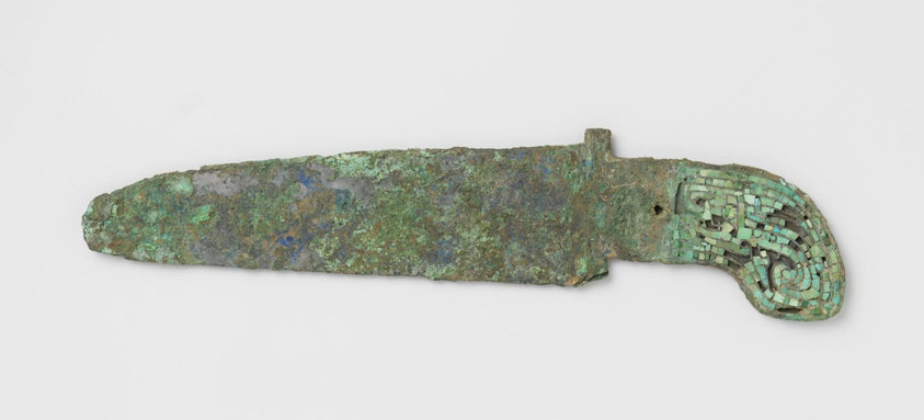 Dagger-axe
